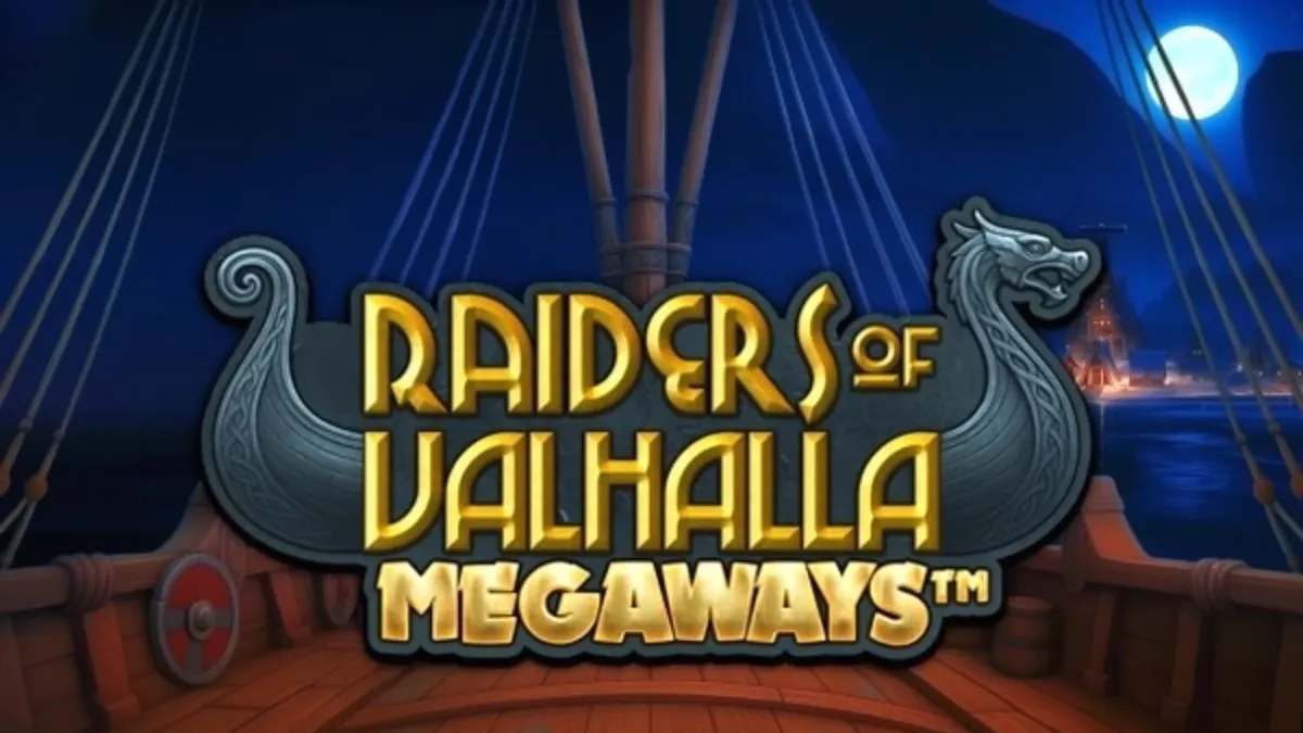 Prajurit Viking perkasa di depan gerbang Valhalla dalam slot Raiders of Valhalla Megaways